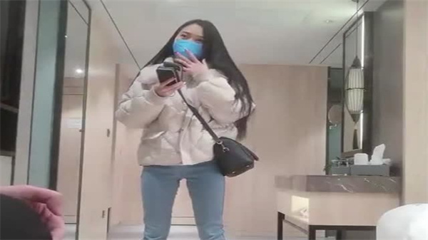 绿衣苗条妹约啪实录：极品嫩穴被操到高潮喷水
